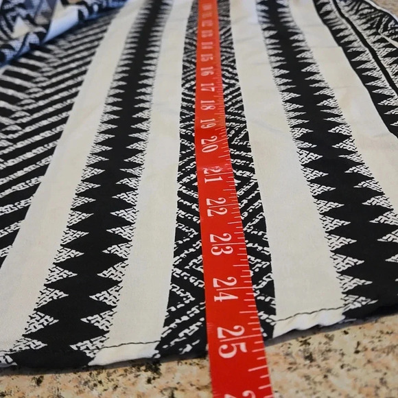 Shein Curve Black and White Striped Top with Spaghetti Straps Women size 1X - Picture 8 of 9